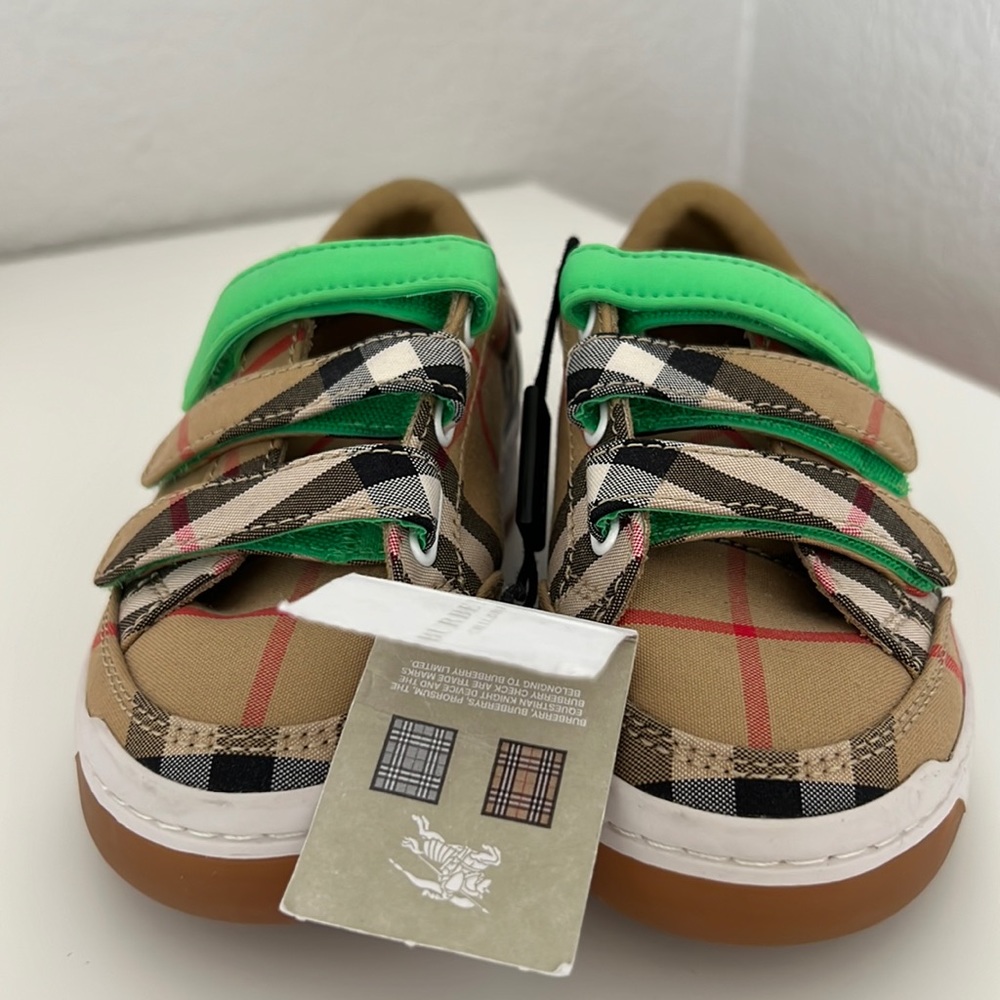 BURBERRY CLASSIC CHECK GROVES LOW TOP TRAINERS WITH NEONGREEN VELCRO SZ26 178mm